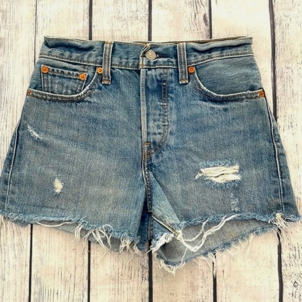 Levi’s Wedgie Short button up size 26